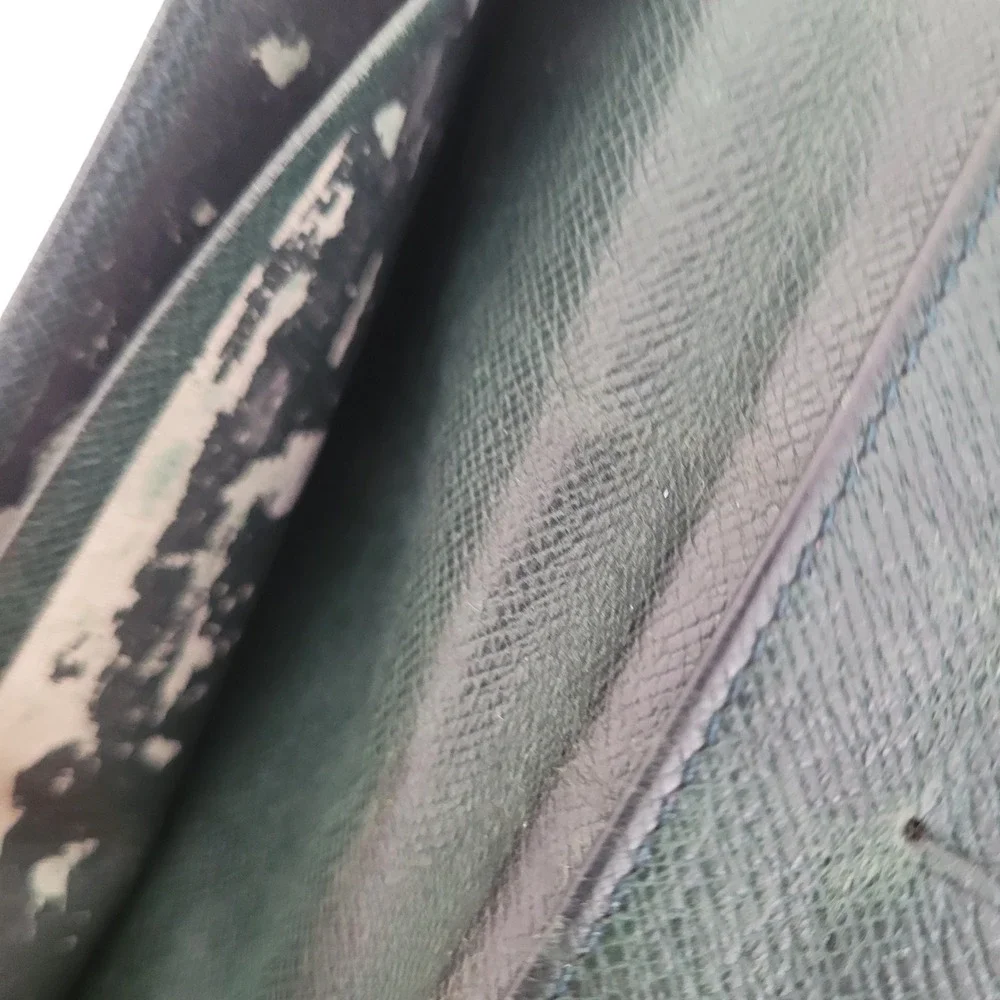 Louis Vuitton Taiga Long Wallet Bifold Green Leather MI0935 Made in France